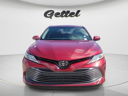 Used 2018 Toyota Camry XLE FWD image 2