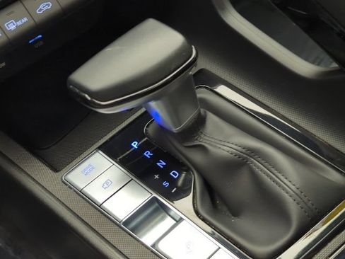 Used 2025 Hyundai Elantra SEL FWD image 19