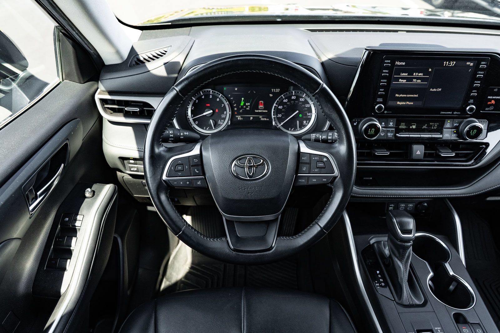 Used 2022 Toyota Highlander XLE FWD image 22