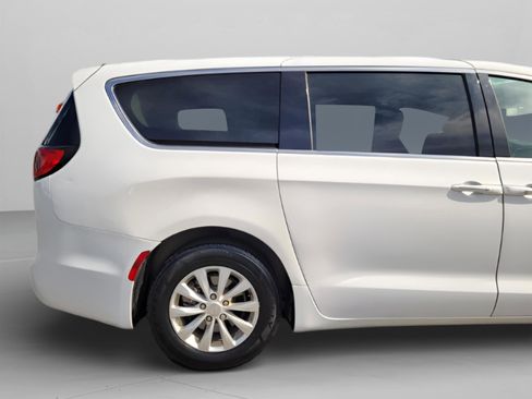 Used 2019 Chrysler Pacifica Touring Plus image 38