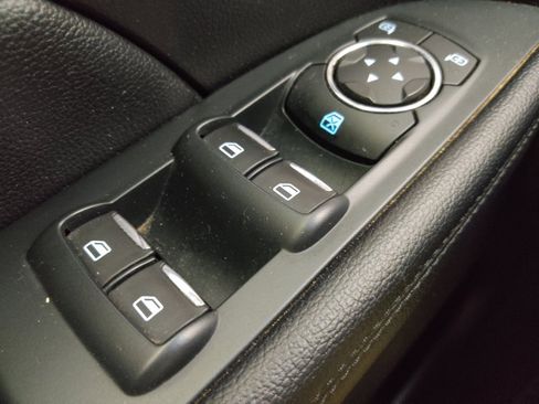 Used 2018 Ford Explorer XLT FWD image 27