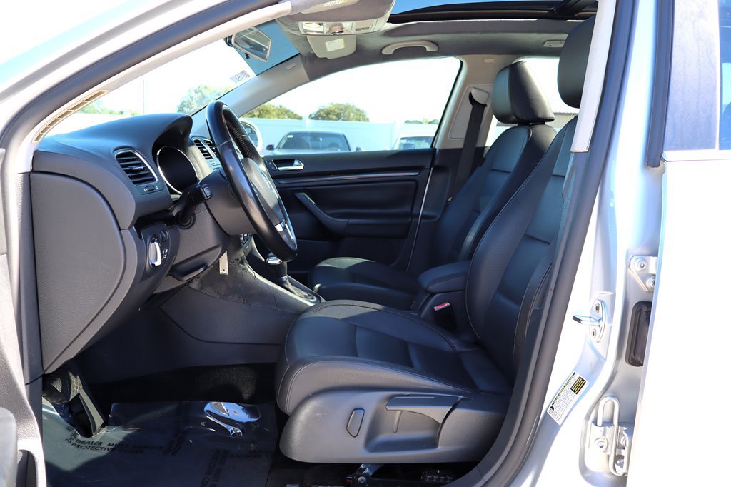Used 2010 Volkswagen Jetta TDI FWD image 15