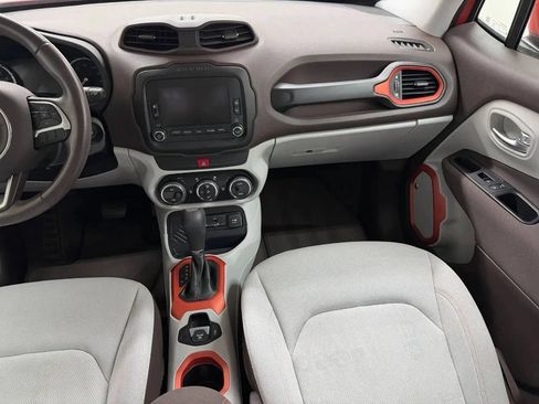 Used 2017 Jeep Renegade Latitude FWD image 29