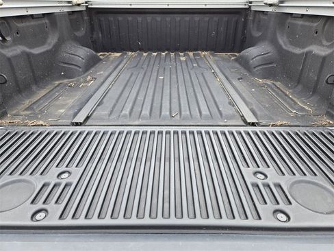 Used 2017 Nissan Titan SV image 30