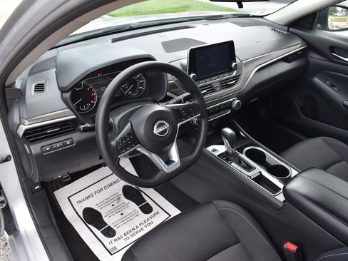 Used 2024 Nissan Altima 2.5 SV FWD image 25