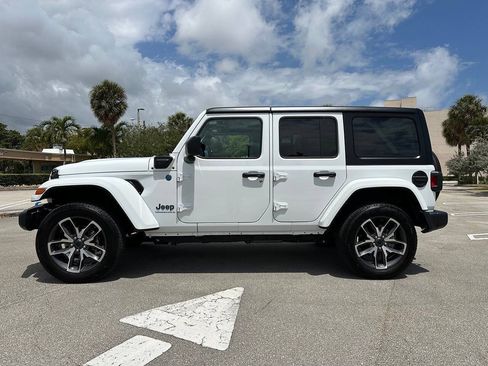 Used 2024 Jeep Wrangler Unlimited AWD/4WD image 15
