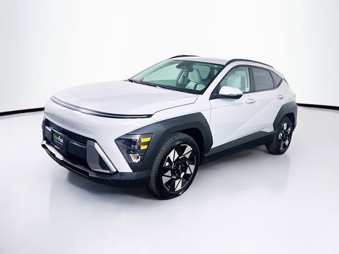 Used 2025 Hyundai Kona SEL image 3