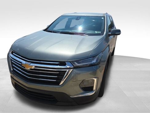 Used 2023 Chevrolet Traverse LT FWD image 9