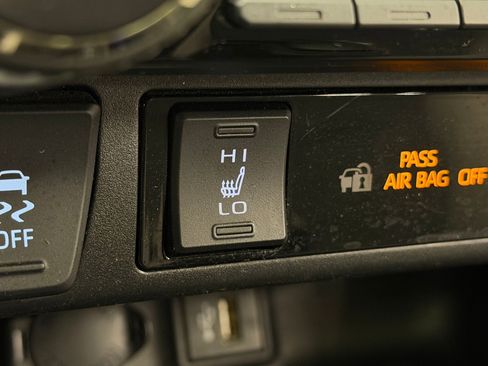 Used 2023 Toyota RAV4 XLE w/ Convenience Package image 28