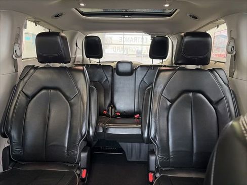 Certified 2019 Chrysler Pacifica Limited w/ Tire & Wheel Group image 13