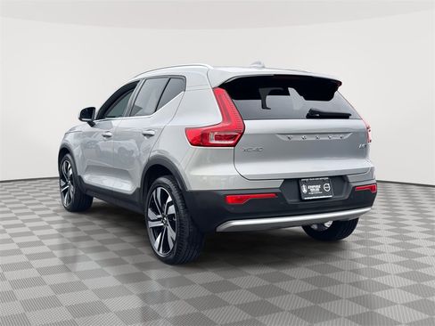 Certified 2023 Volvo XC40 B5 Plus w/ Protection Package Premier image 5