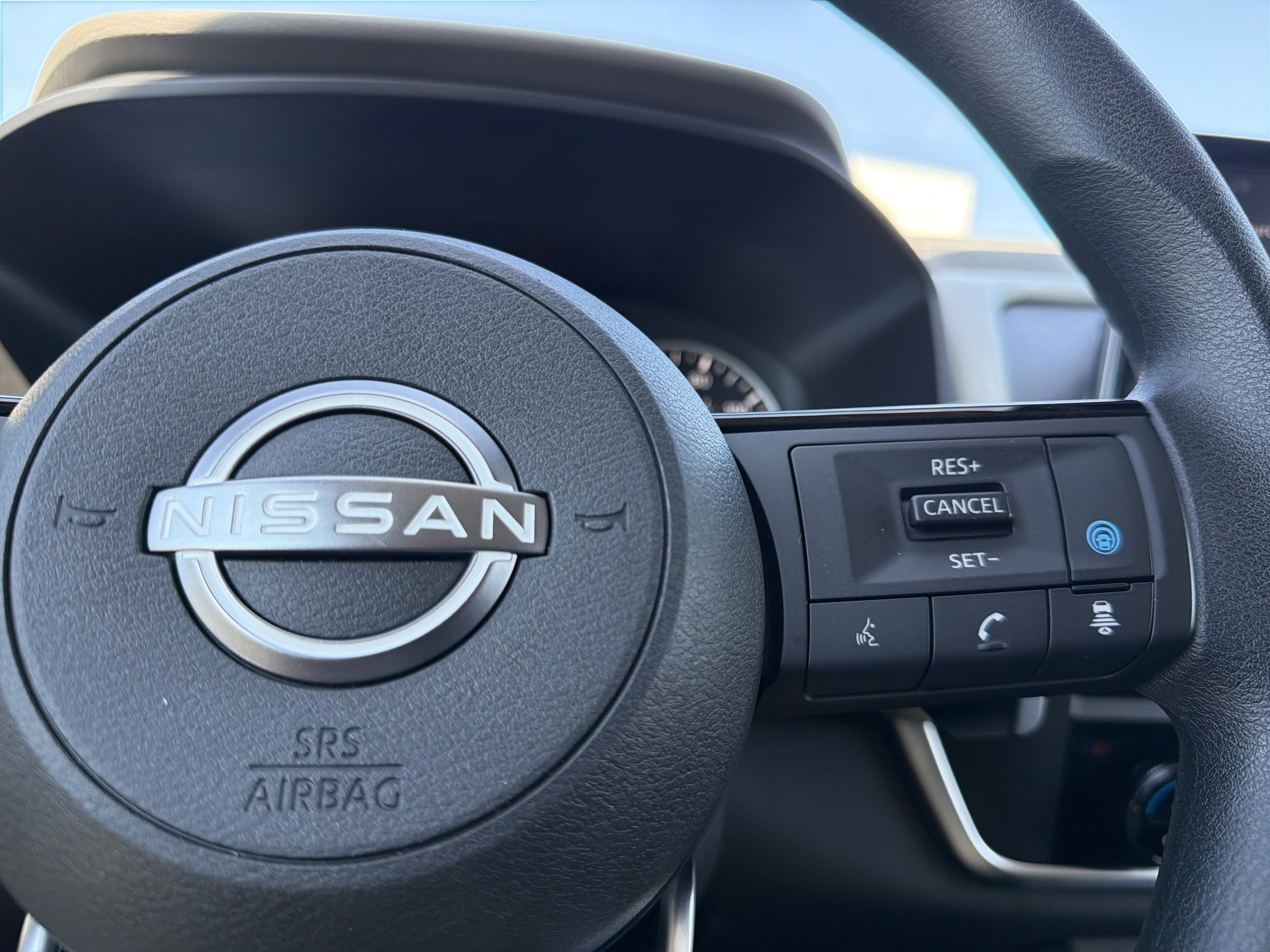 Used 2023 Nissan Rogue SV FWD image 11