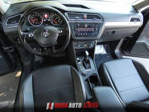 Used 2018 Volkswagen Tiguan SE w/ Panoramic Sunroof Package AWD/4WD image 23