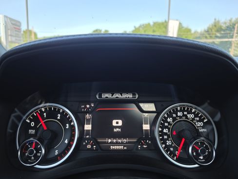 Used 2022 RAM 3500 Laramie AWD/4WD image 22