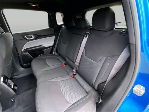 Used 2025 Jeep Compass Sport w/ Mopar Graphics Package AWD/4WD image 21