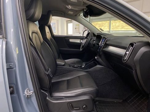 Used 2020 Volvo XC40 T5 Momentum w/ Protection Package Premier image 20