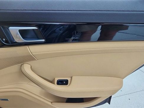 Used 2018 Porsche Panamera 4S image 27