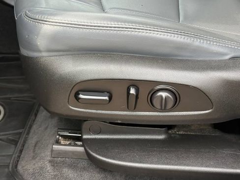 Used 2019 Buick Enclave Essence FWD image 4