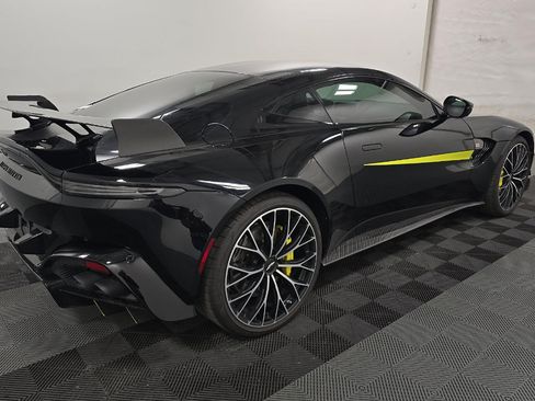 Used 2022 Aston Martin V8 Vantage Coupe RWD image 3