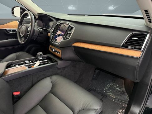 Used 2025 Volvo XC90 B6 Plus image 19