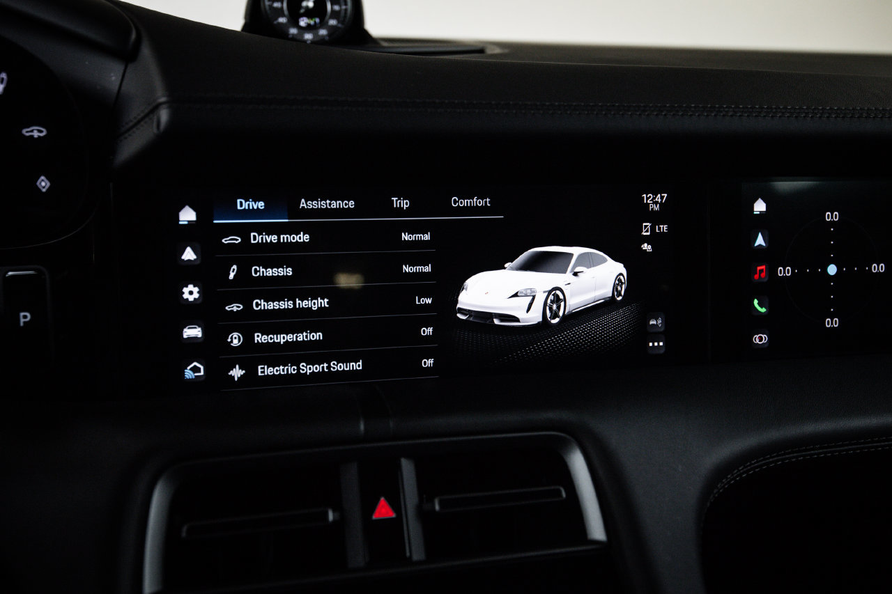 Certified 2023 Porsche Taycan Turbo S AWD/4WD image 18