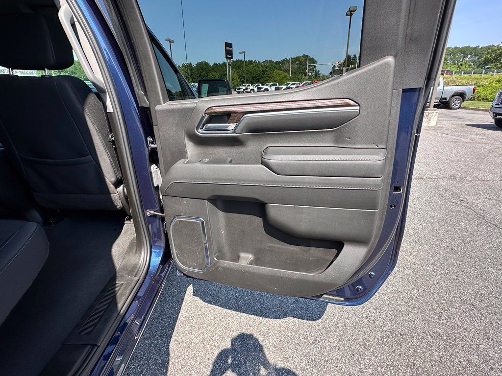 Used 2022 Chevrolet Silverado 1500 RST w/ Z71 Off-Road Package AWD/4WD image 17