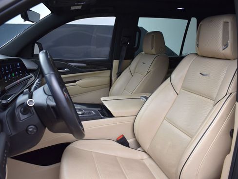 Used 2024 Cadillac Escalade Premium Luxury AWD/4WD image 11