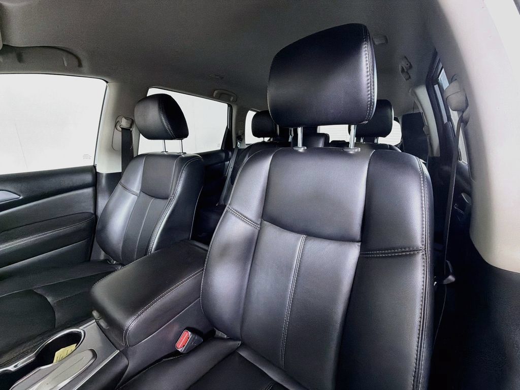 Used 2018 Nissan Pathfinder SL FWD image 12