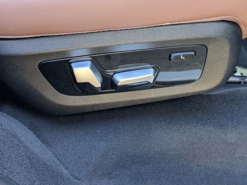 Used 2021 BMW X7 M50i w/ Executive Package image 41