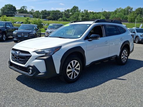 Used 2025 Subaru Outback Premium AWD/4WD image 4