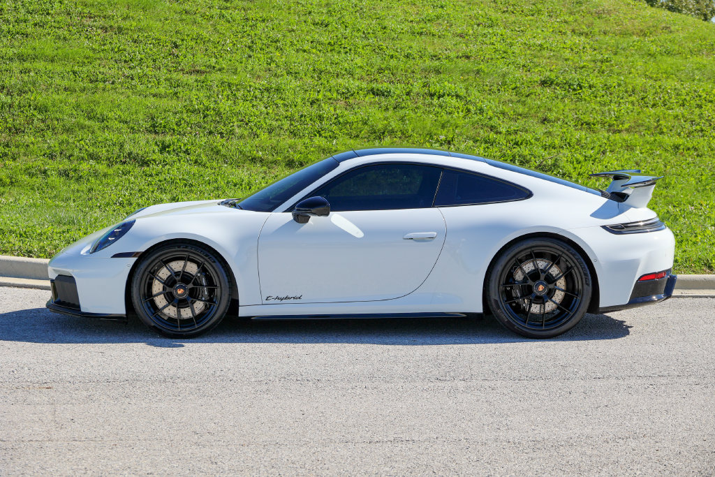 Certified 2026 Porsche 911 Carrera GTS RWD image 2
