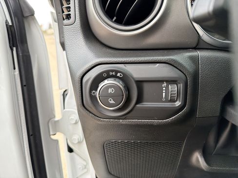 Used 2023 Jeep Gladiator Sport image 16