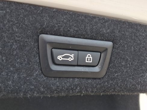 Used 2022 BMW M550i xDrive w/ Premium Package image 29