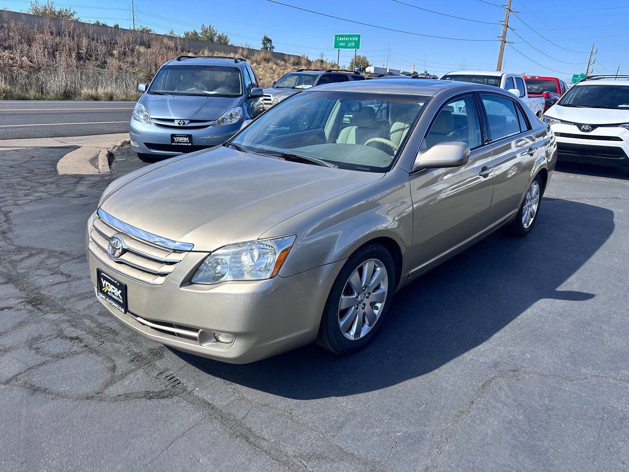 Used 2007 Toyota Avalon XLS FWD image 2