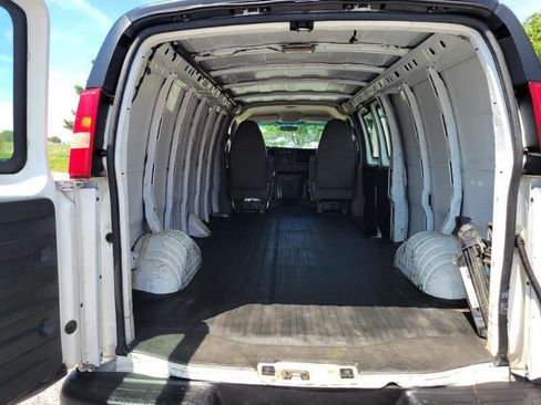 Used 2011 Chevrolet Express 3500 Extended RWD image 24