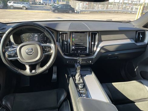 Used 2019 Volvo XC60 T5 R-Design AWD/4WD image 16