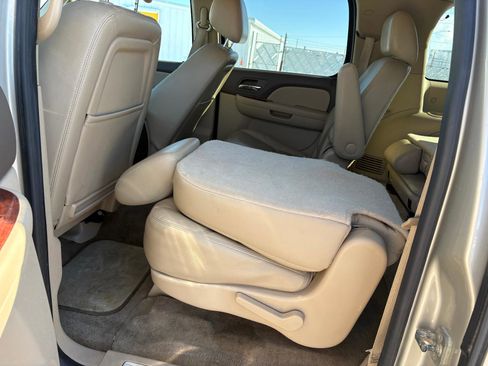 Used 2014 Chevrolet Suburban LTZ image 24