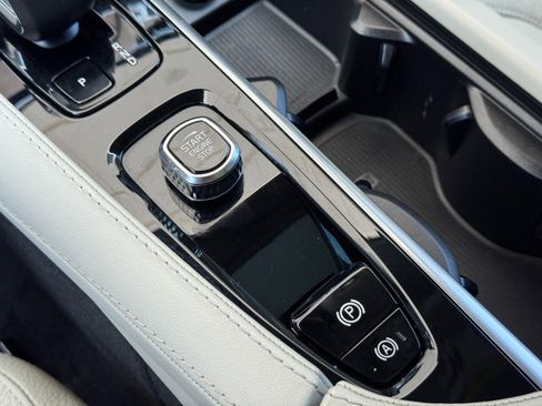 Used 2023 Volvo XC90 B6 Plus image 29