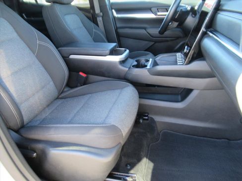 Used 2025 GMC Terrain Elevation image 9