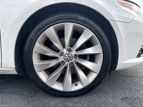 Used 2011 Volkswagen CC Lux FWD image 3
