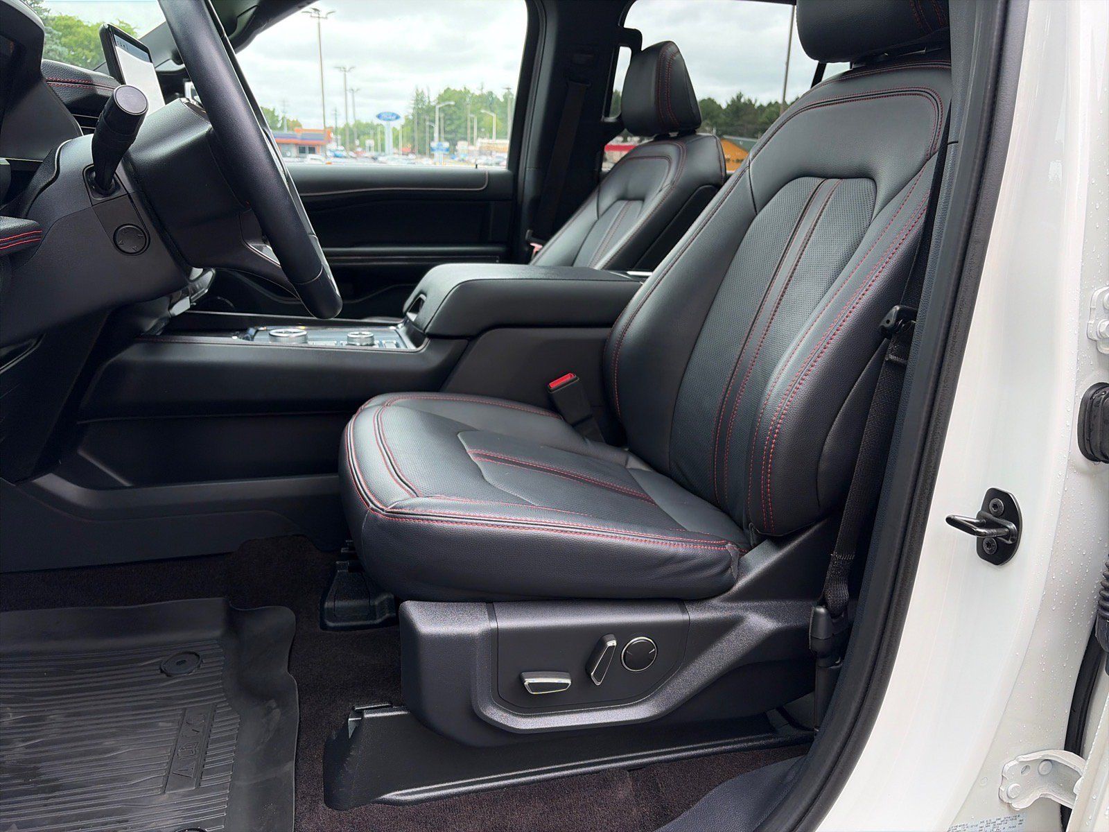 Used 2023 Ford Expedition Limited AWD/4WD image 15