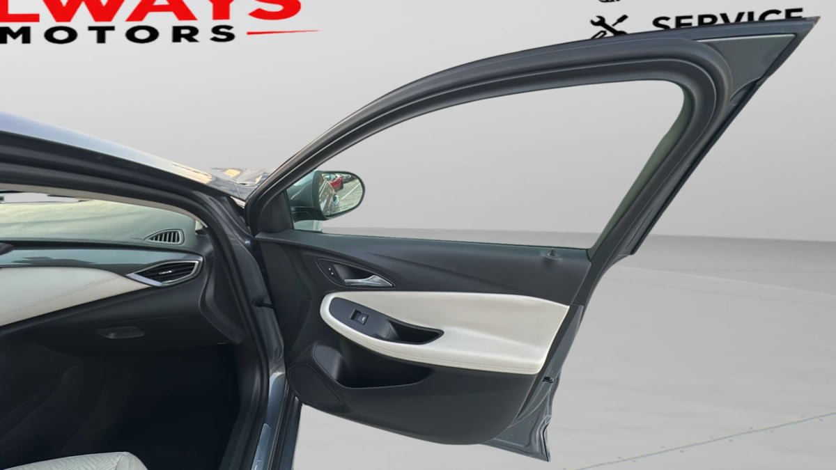 Used 2020 Buick Encore GX Essence w/ Advanced Technology Package FWD image 16