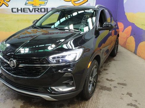 Used 2023 Buick Encore GX Essence image 2
