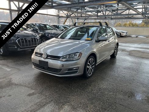 Used 2016 Volkswagen Golf SE image 1
