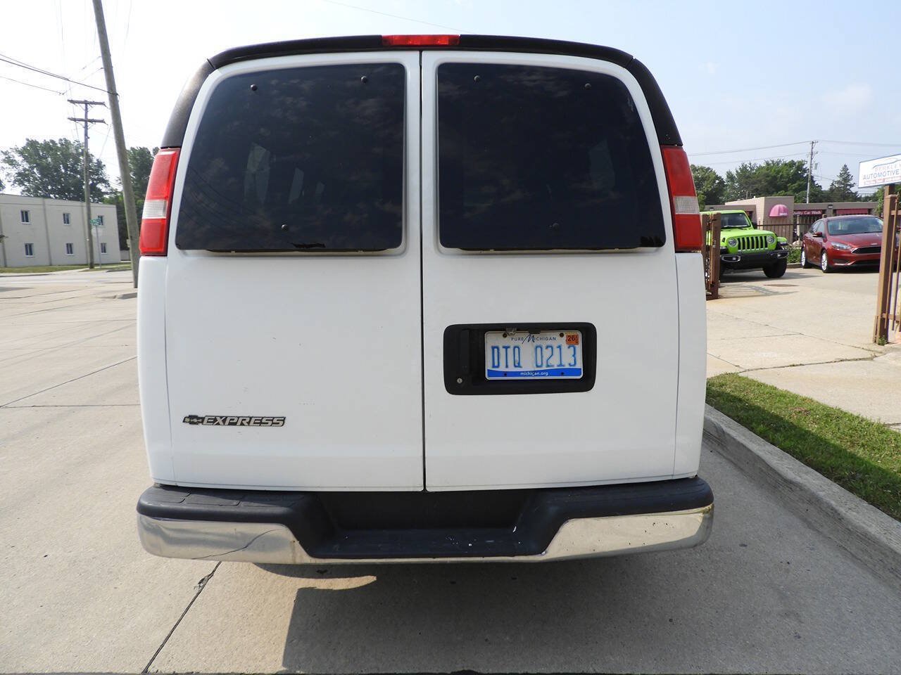 Used 2016 Chevrolet Express 2500 LT w/ LT Preferred Equipment Group RWD image 6