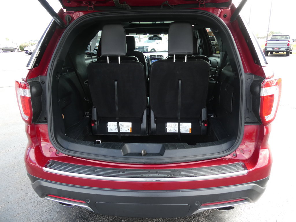 Used 2018 Ford Explorer XLT w/ Equipment Group 202A FWD image 17