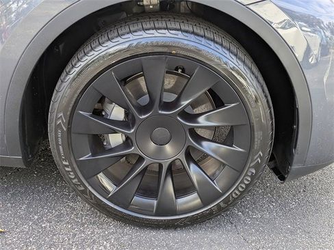 Used 2023 Tesla Model Y Long Range image 11