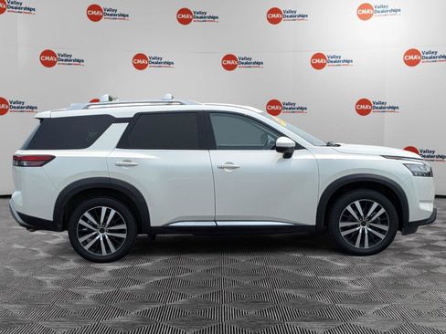 Used 2023 Nissan Pathfinder Platinum w/ Cargo Package AWD/4WD image 4