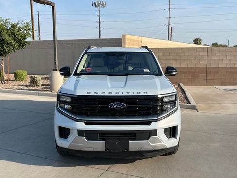 Used 2025 Ford Expedition Platinum AWD/4WD image 3