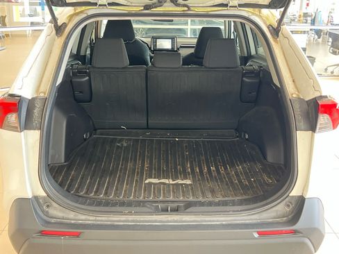Used 2020 Toyota RAV4 LE w/ All Weather Liner Package AWD/4WD image 8